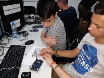 Elevi ai Colegiului ”Nicu Gane” Fălticeni au experimentat viața de facultate alături de studenții electroniști din Iași