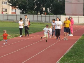 Aproape 10.000 de lei s-au adunat miercuri, la Fălticeni, pentru Eliza-Maria Balica, fetița diagnosticată cu leucemie