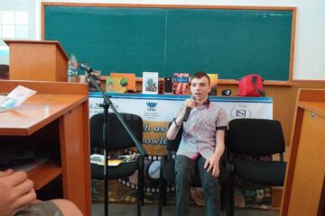 Adolescentul Sebi Crăciun, cu un palmares de șase volume de poezii publicate, invitat la Școala de vară „English as A Jar of Knowledge”, ediția a IV-a