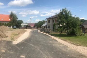 Primăria Dărmănești a finalizat asfaltarea unui drum din satul Măriței