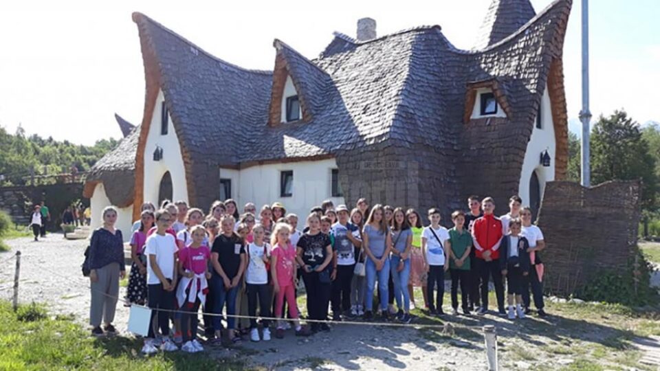 Excursie pentru elevi suceveni, câștigătorii concursurilor organizate de revista “Biserica din sufletul copilului”