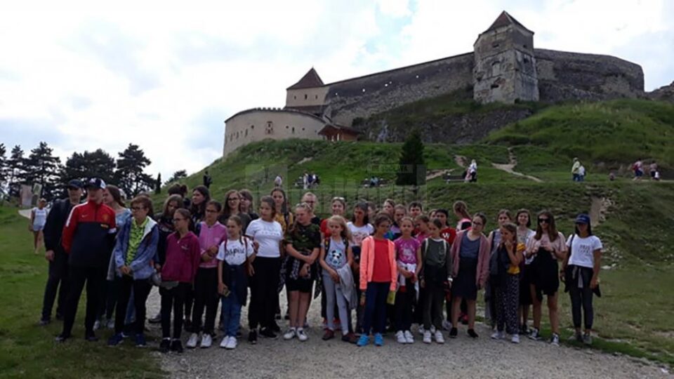 Excursie pentru elevi suceveni, câștigătorii concursurilor organizate de revista “Biserica din sufletul copilului”