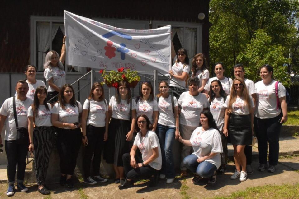 Peste 100 de membri ai Fundației FARA s-au reunit recent la Cacica