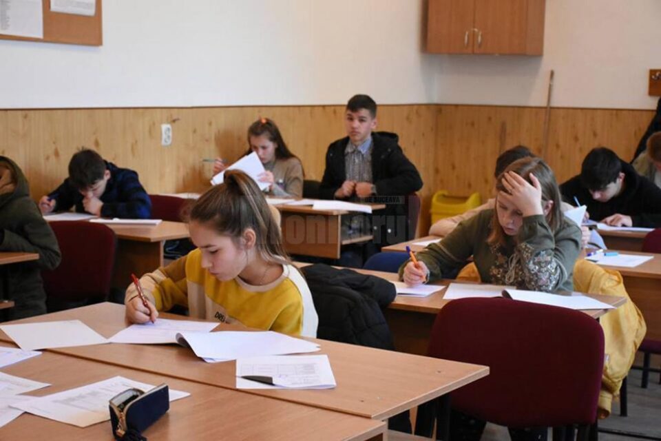 Elevii de 10 vor primi câte 1.000 sau cate 3.000 de lei
