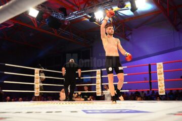 Suceveanul Andrei Ostrovanu după ce și-a făcut adversarul KO