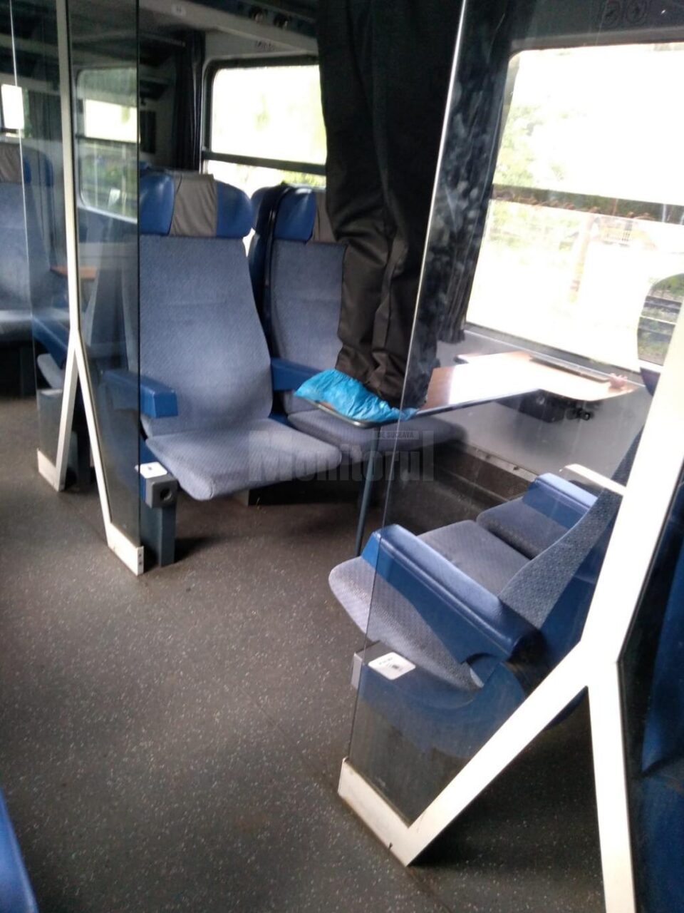 Vameșii de la Vicșani, cu picioarele pe banchetele trenurilor în căutarea țigărilor de contrabandă