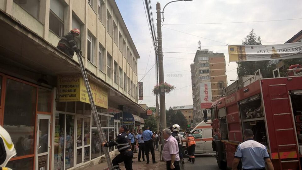 Focul a izbucnit violent în interiorul cizmăriei