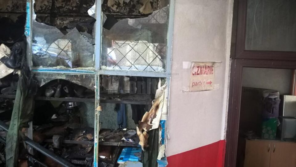 Focul a izbucnit violent în interiorul cizmăriei