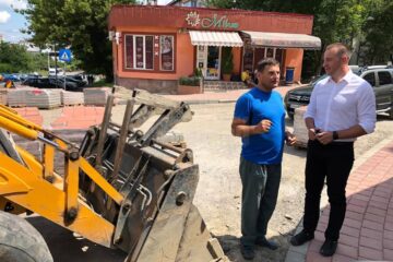 Viceprimarul Lucian Harșovschi supraveghează în teren evoluția lucrărilor de reabilitare stradală din municipiul Suceava