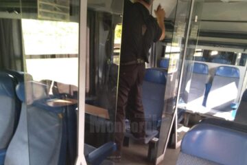 Vameși de la PTF Vicșani, fotografiați în timp ce erau urcați pe banchete direct cu pantofii cu care au călcat prin praf și mizerie