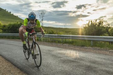 Ciclistul Constantin Lucuțar vrea să parcurgă pe bicicletă 1.000 de km în 48 de ore pentru prevenirea mortalității infantile