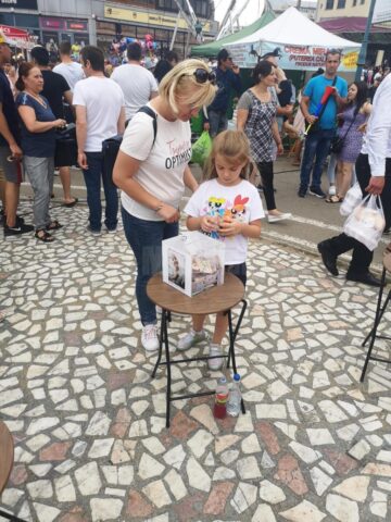 Peste 18.000 de euro, adunați în urma campaniilor umanitare organizate pentru Eliza, fetița din Fălticeni diagnosticată cu leucemie
