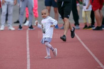 Peste 18.000 de euro, adunați în urma campaniilor umanitare organizate pentru Eliza, fetița din Fălticeni diagnosticată cu leucemie
