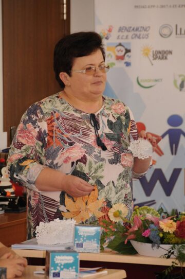 Directorul liceului, profesor Daniela Ceredeev, cea care coordonează programul de incluziune școlară la Moldovița