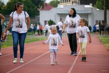 Peste 18.000 de euro, adunați în urma campaniilor umanitare organizate pentru Eliza, fetița din Fălticeni diagnosticată cu leucemie