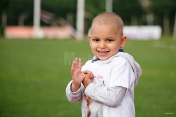 Eliza, fetița din Fălticeni diagnosticată cu leucemie