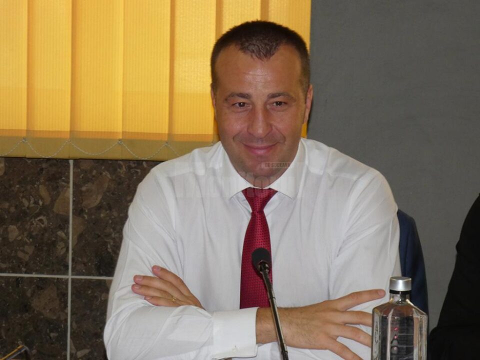 Viceprimarul Lucian Harșovschi, inițiator și înfocat susținător al proiectului de amenajare a 4.400 de locuri de parcare în cartiere, regretă că doi ani de zile s-au pierdut din cauza blocajului PSD