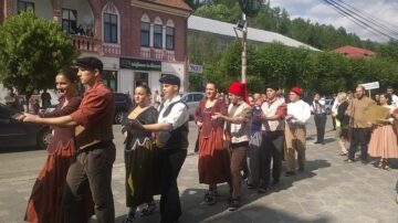 Ansamblul Folcloric „Mugurelul-Mărgineanca” din Dorohoi, Botoșani, a obținut trofeul Festivalului Internațional „Dorna, plai de joc și cântec”