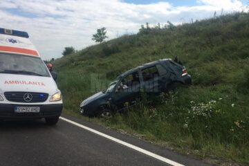În urma accidentului, șoferul a fost rănit, iar autoturismul distrus