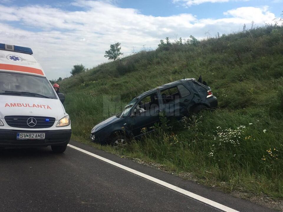 În urma accidentului, șoferul a fost rănit, iar autoturismul distrus