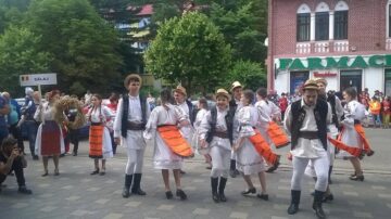 Ansamblul Folcloric „Mugurelul-Mărgineanca” din Dorohoi, Botoșani, a obținut trofeul Festivalului Internațional „Dorna, plai de joc și cântec”