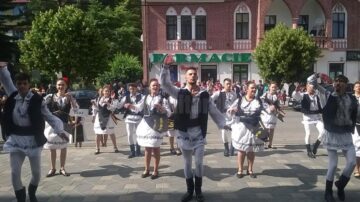Ansamblul Folcloric „Mugurelul-Mărgineanca” din Dorohoi, Botoșani, a obținut trofeul Festivalului Internațional „Dorna, plai de joc și cântec”