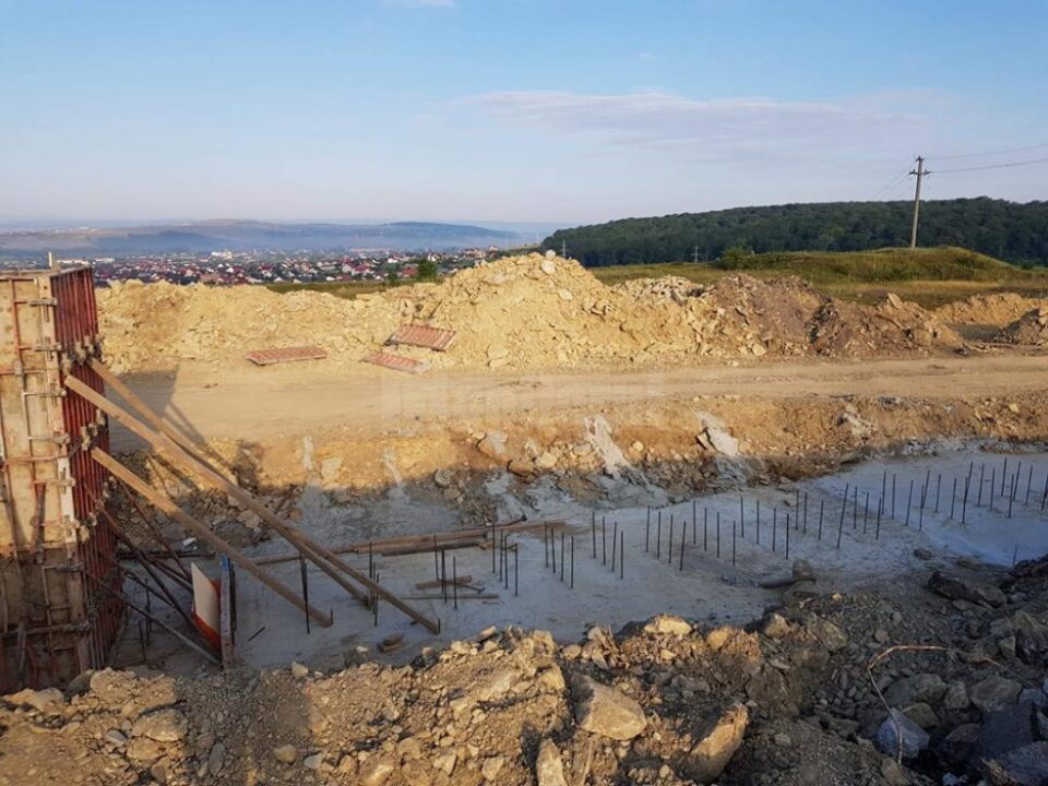 Amenajarea platformei betonate pentru divizia de transport electric, în Burdujeni Sat