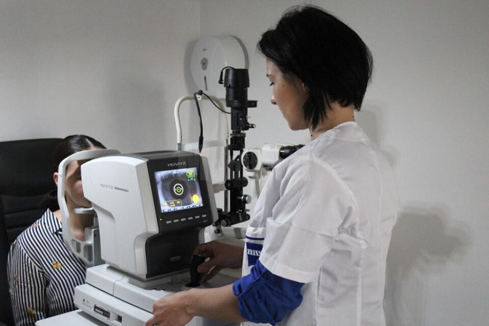 Consultații gratuite și scanare cu laser a globului ocular, la Eyes Optic Suceava