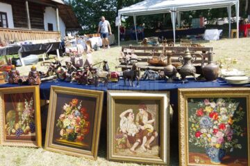 Bijuterii confecționate pe loc din furculițe de argint, jucării ecologice din lemn, muzică populară și de mahala, la târgul de la Muzeul Satului Bucovinean