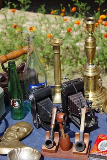 Bijuterii confecționate pe loc din furculițe de argint, jucării ecologice din lemn, muzică populară și de mahala, la târgul de la Muzeul Satului Bucovinean
