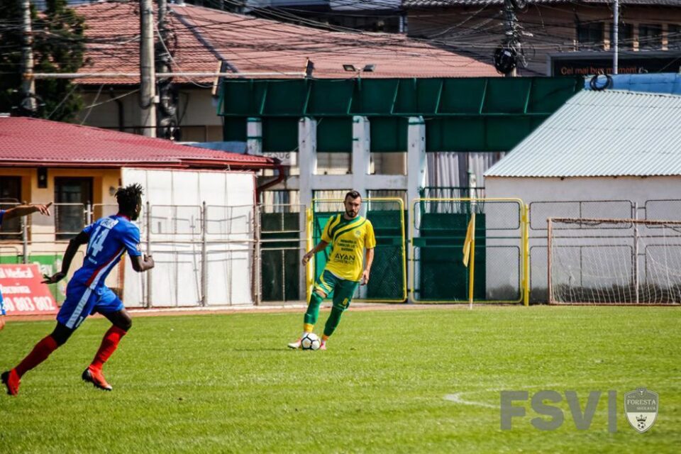 Mijlocașul Vlad Stanescu a înscris un eurogol în disputa cu FC II Botoșani. Foto Costi Solovastru Mijlocașul Vlad Stanescu a înscris un eurogol în disputa cu FC II Botoșani. Foto Costi Solovastru