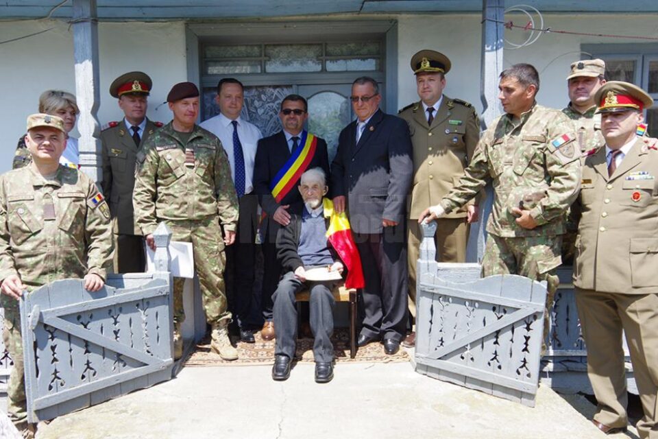 Alături de cei care l-au onorat acum mai puțin de două luni de zile, pe 6 iunie