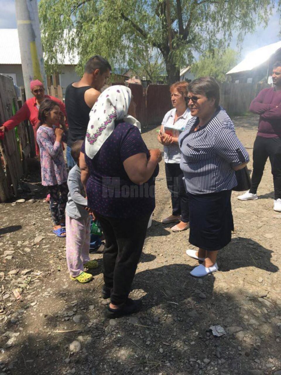 Vaccinările copiilor din Vicovu de Sus s-au făcut pe uliță sau într-o căruța