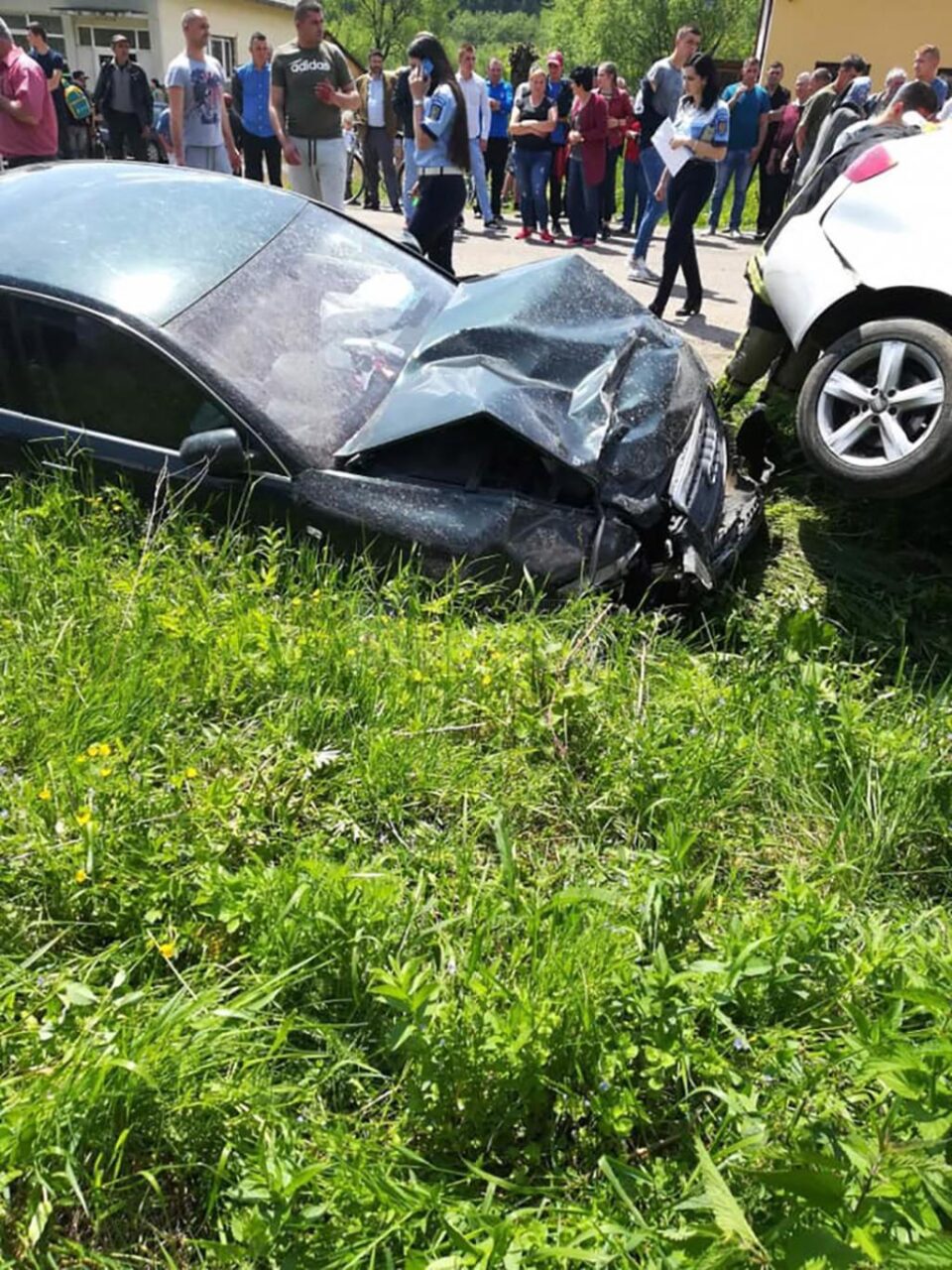 Accidentul de la Nispitu, în care cele două mașini care s-au ciocnit violent