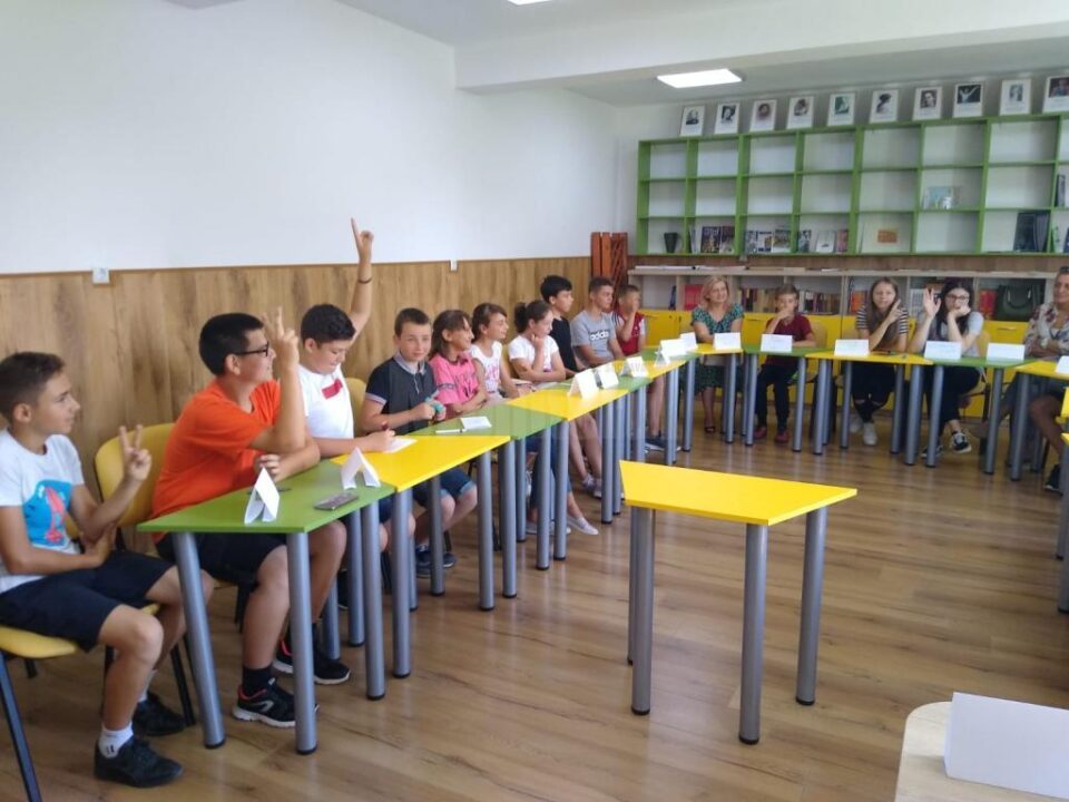 Școala de vară „Gaudeamus” s-a deschis, ieri, la Liceul Tehnologic din Dumbrăveni, cu o întâlnire a elevilor cu ziariști