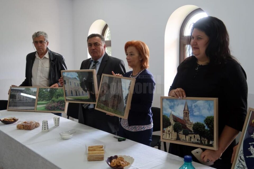 Primarul Neculai Baltag alături de o parte din membrii delegației din Franța