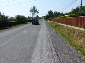 Atenție la pietrele care sar în parbriz pe drumul Suceava – Dorohoi!
