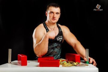Rădăuțeanul Andrei Chipreanov va face skandenberg cu 100 de persoane, într-un maraton cu un premiu de 3.000 de euro