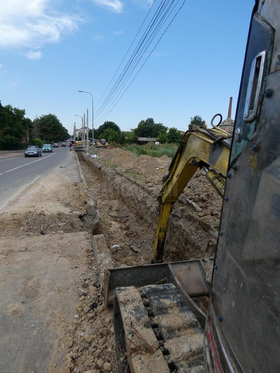Lucrările de deviere a conductelor de termoficare de pe terenul viitorului magazin Kaufland