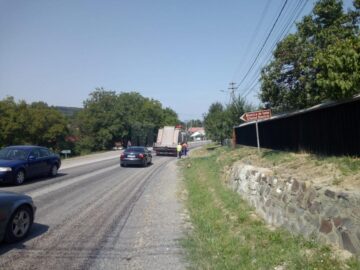 Atenție la pietrele care sar în parbriz pe drumul Suceava – Dorohoi!