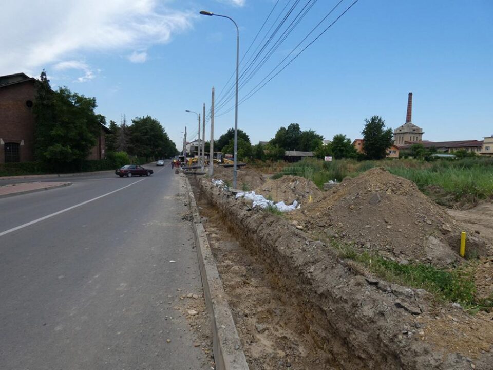Conductele de termoficare de pe terenul viitorului Kaufland, deviate pentru a putea fi construit magazinul