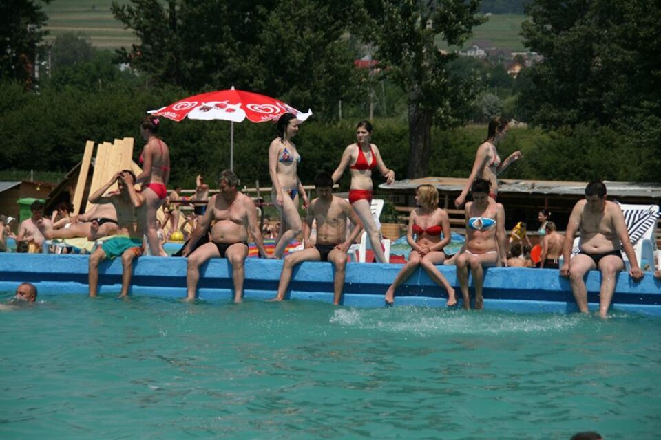 Contractul de modernizare a Ștrandului Ițcani a fost semnat cu trei firme din Suceava