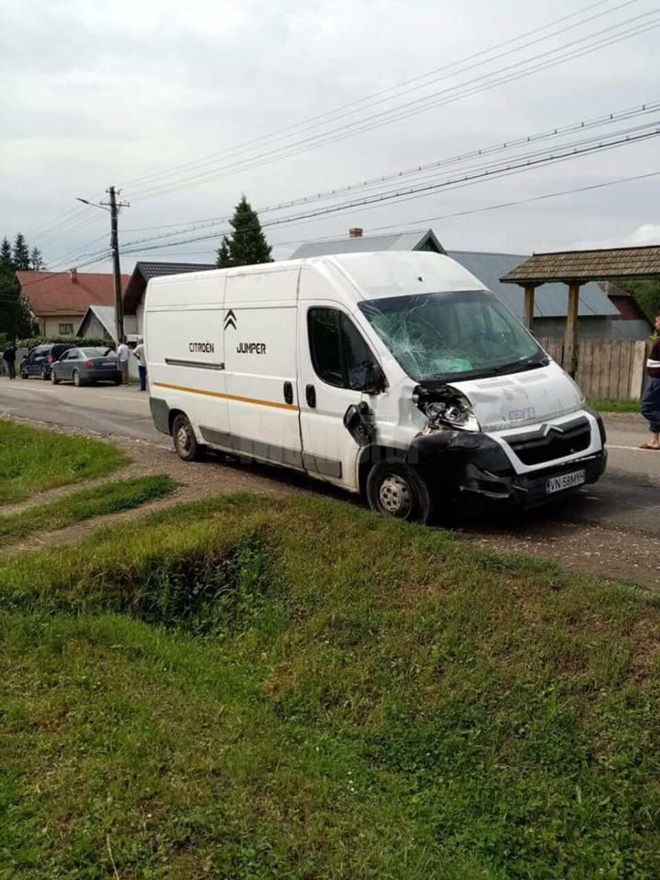 Autoutilitara implicata in accident