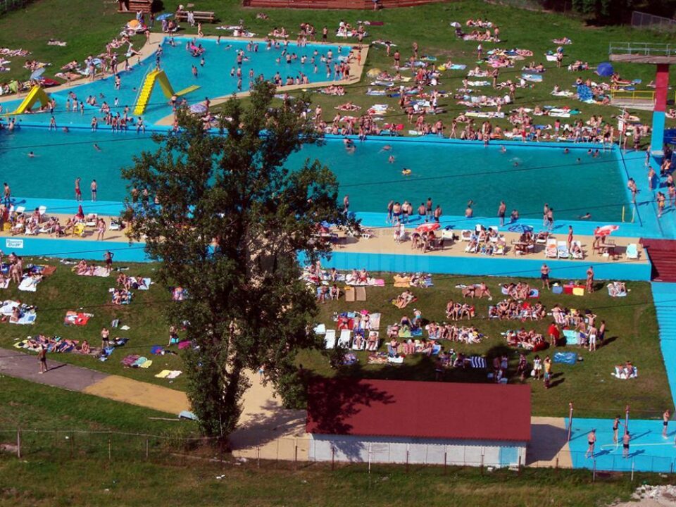 Contractul de modernizare a Ștrandului Ițcani a fost semnat cu trei firme din Suceava