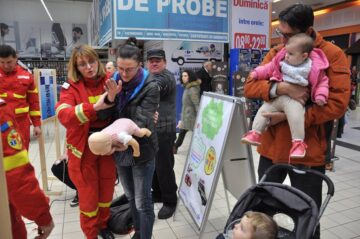 Cursuri de pregătire de prim ajutor oferite de angajații ISU Suceava la Fălticeni și Vatra Dornei