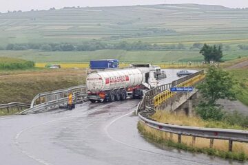 Cisterna a intrat în parapetul podului de peste Valea Gorjan, la Ilișești