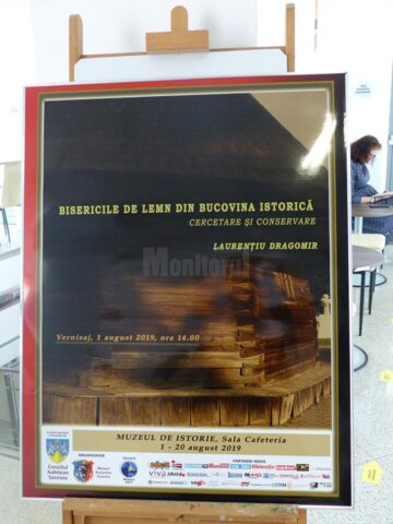 Adevărate opere de artă ale meșterilor populari, „Biserici de lemn din Bucovina istorică”, în imagini și documente, pot fi văzute la Muzeul de Istorie
