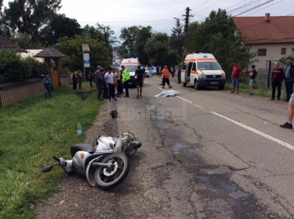 Bătrânul a fost aruncat de pe moped pe șosea, după care a murit la scurt timp, iar copilul a fost rănit Bătrânul a fost aruncat de pe moped pe șosea, după care a murit la scurt timp, iar copilul a fost rănit