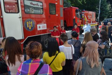 Cursuri de pregătire de prim ajutor oferite de angajații ISU Suceava la Fălticeni și Vatra Dornei