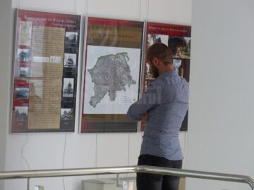 Adevărate opere de artă ale meșterilor populari, „Biserici de lemn din Bucovina istorică”, în imagini și documente, pot fi văzute la Muzeul de Istorie